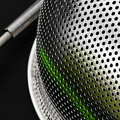 RetractaDrain™ - Cesta de Drenaje Retráctil de Acero Inoxidable con Mango Reforzado para Lavado de Alimentos