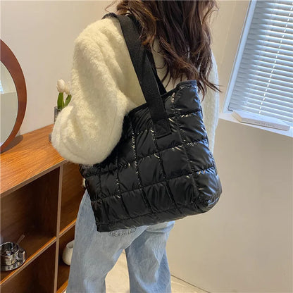 Bolso Puffer de Hombro Acolchado con Estilo Moderno