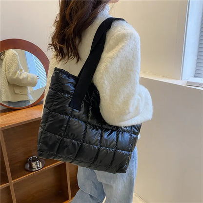 Bolso Puffer de Hombro Acolchado con Estilo Moderno