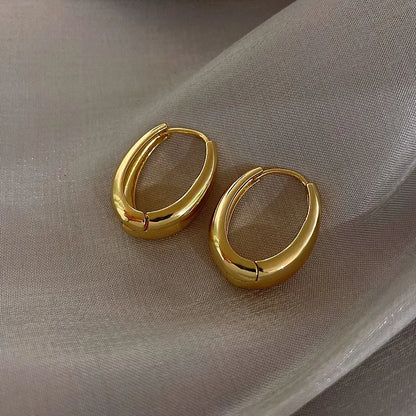 Pendientes Dorados de Argolla Elegantes Clip Ovalado