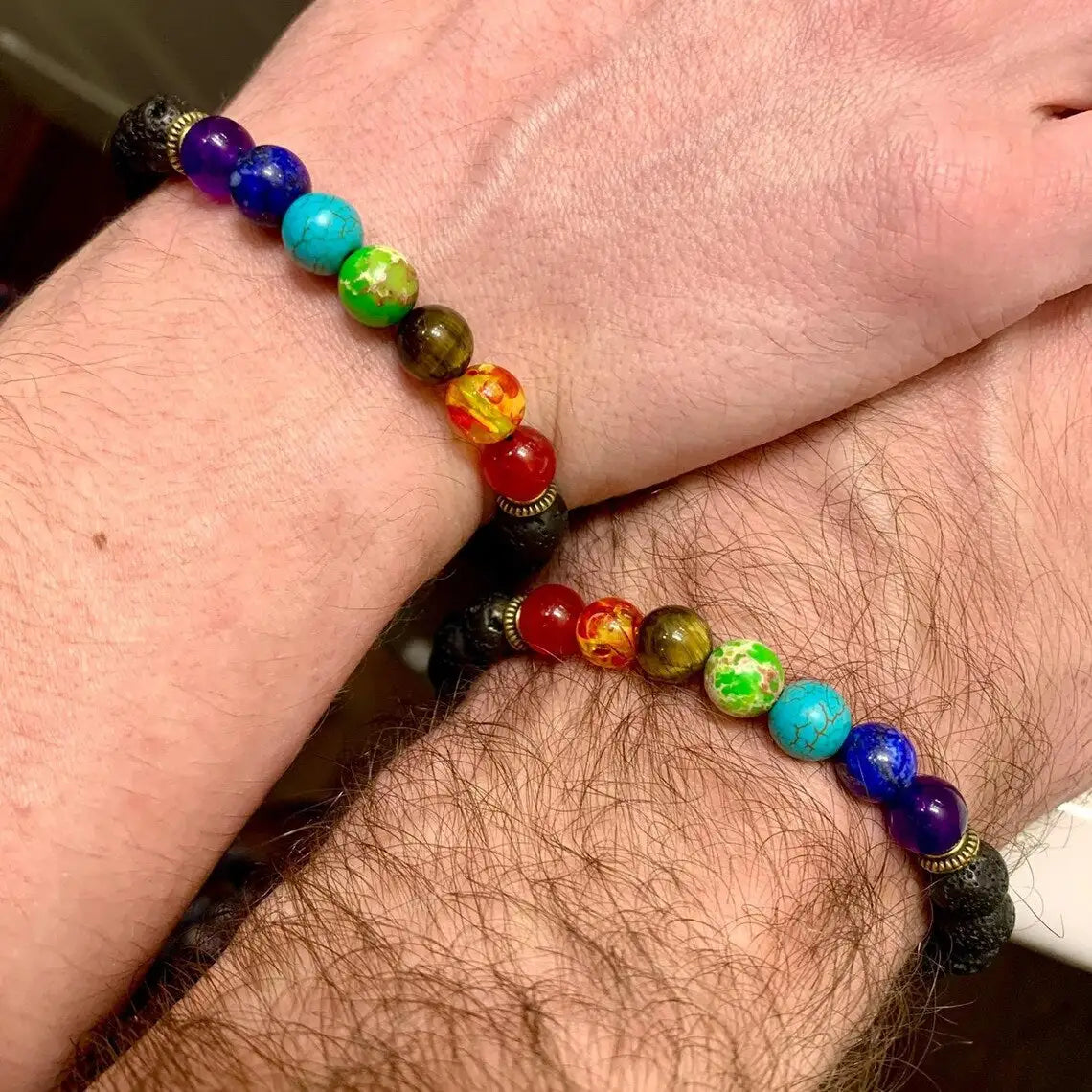 Pulsera Elástica de Lava Negra y 7 Chakras – Aurela