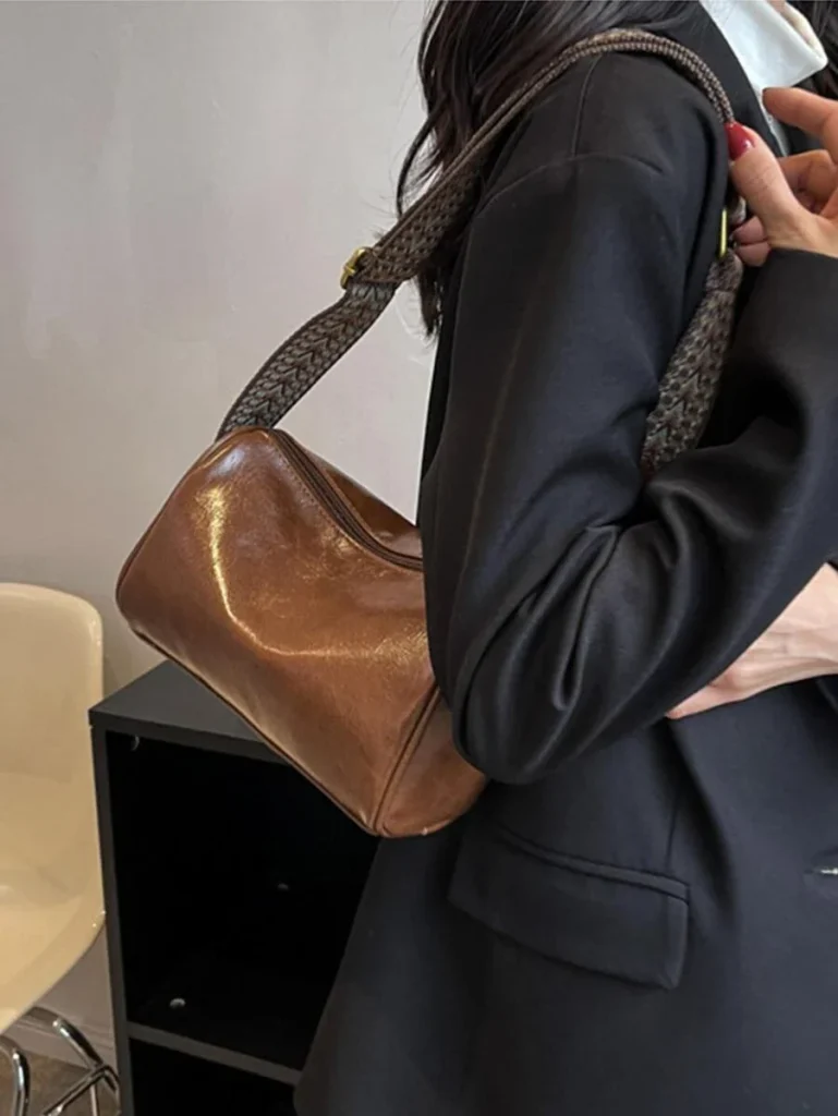 ¡EL BOLSO PERFECTO! – Bolso Emma™ Retro Cruzado con Correa Ancha de Textura