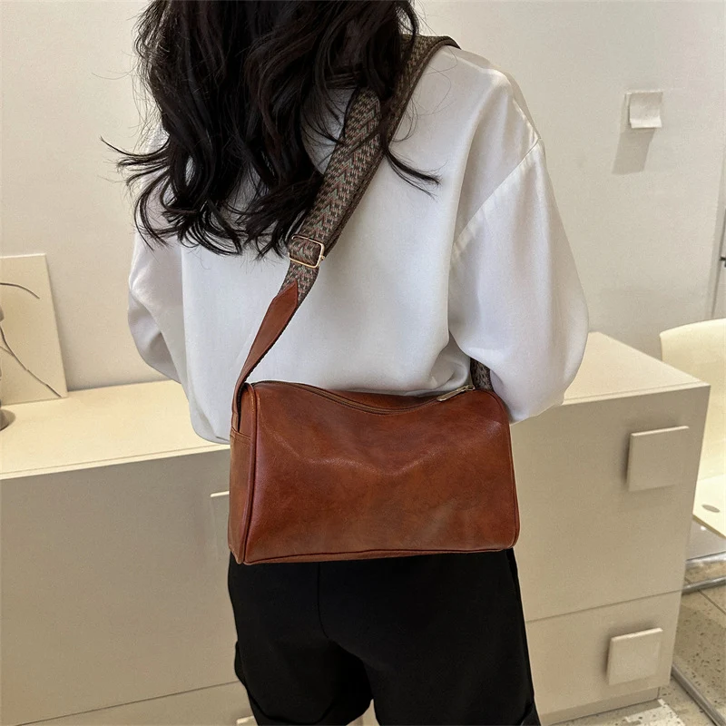 Bolso Emma™ Retro Cruzado con Correa Ancha de Textura