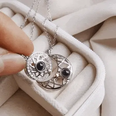 ¡EL COLLAR PERFECTO PARA PAREJAS! – Collar De Proyección De Pareja De Sol Y Luna