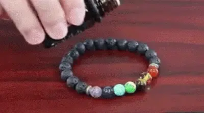 ¡ARMONÍA, SEGURIDAD Y EQUILIBRIO EN CADA PULSERA! – Pulsera Elástica de Lava Negra y 7 Chakras