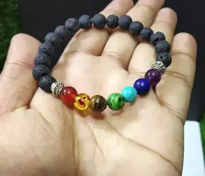 Teresa M. – Pulsera Elástica de Lava Negra y 7 Chakras