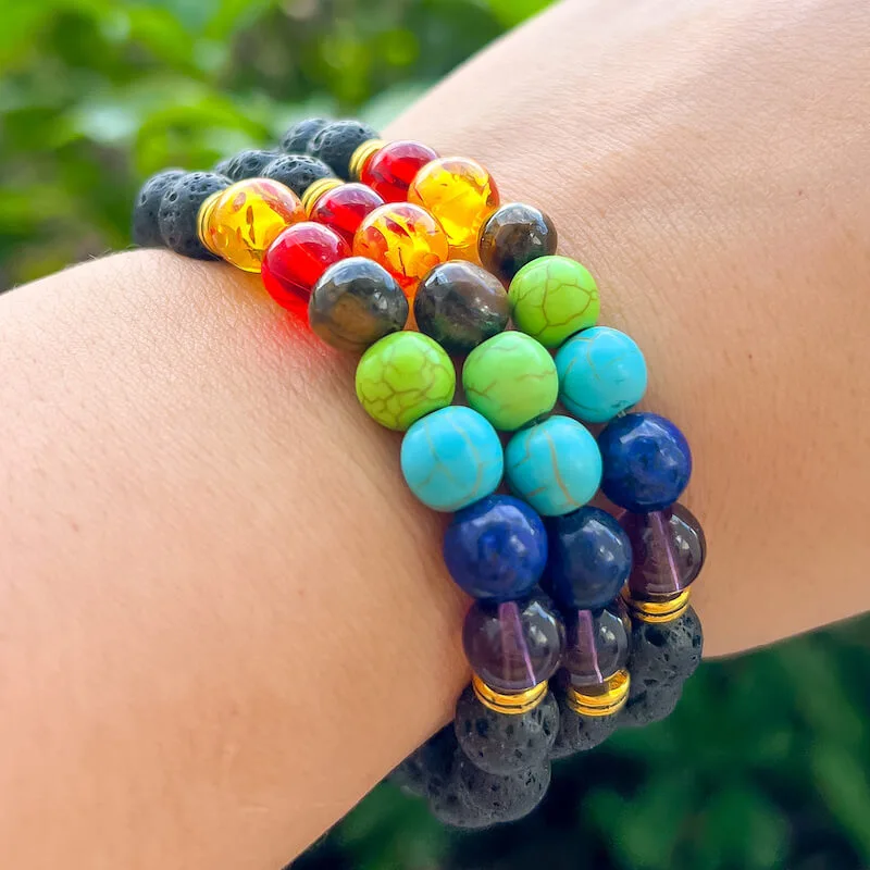 PROTECCIÓN TRIPLE: PULSERA CON CUENTAS DE 7 CHAKRAS – Pulsera Elástica de Lava Negra y 7 Chakras