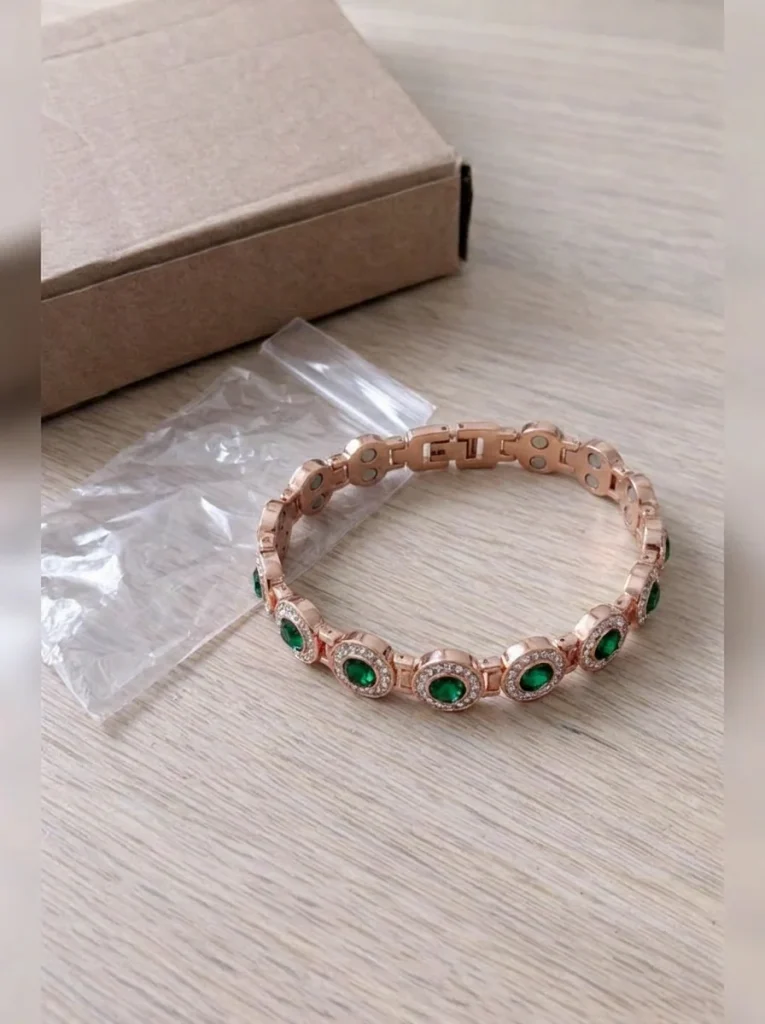 Mariana G. – Pulsera Magnética de Cobre Con Cristales Verdes